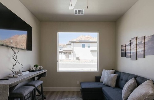 Hildale House | Peekaboo Canyon-4Bed3BathHotTub