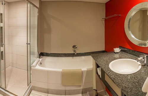 O.R. Tambo Hotel | Peermont Mondior At Emperors Palace