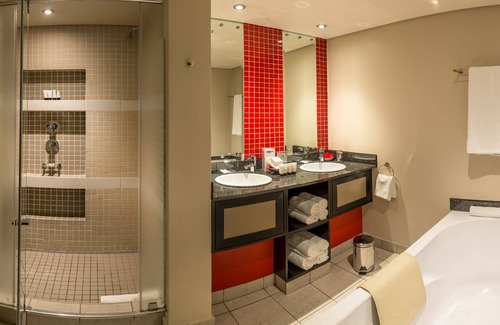 O.R. Tambo Hotel | Peermont Mondior At Emperors Palace