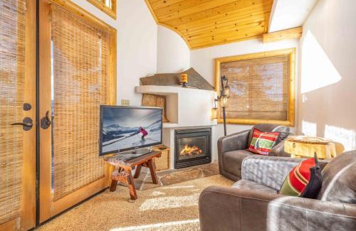Castle Glen Estates House | Pegasus Luxe Mnt Retreat Stunning Views & Hot Tub