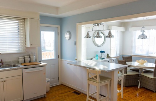 Leamington Cottage | 'PELEE SHORES' Point Pelee Lakefront Vacation Cottage