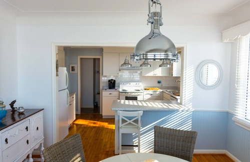 Leamington Cottage | 'PELEE SHORES' Point Pelee Lakefront Vacation Cottage