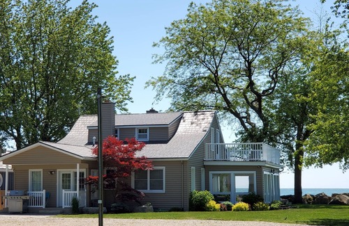 Leamington Cottage | 'PELEE SHORES' Point Pelee Lakefront Vacation Cottage