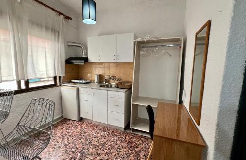 Pefkochori Hotel | PELEKAN rooms and apartments Athina 34