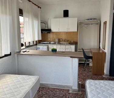 Pefkochori Hotel | PELEKAN rooms and apartments Athina 34