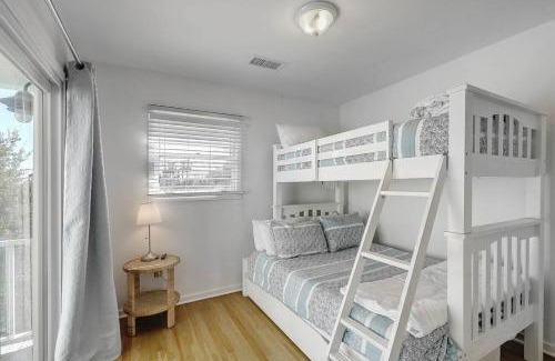 Pelican Bay House | Pelican Bay 13 - Cozy Beachside Retreat! - Beach Access!