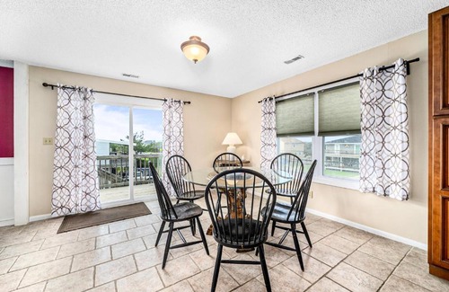Sandbridge House | Pelican Haven