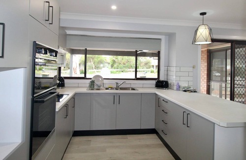 Erowal Bay House | Pelican Hut - Pet Friendly