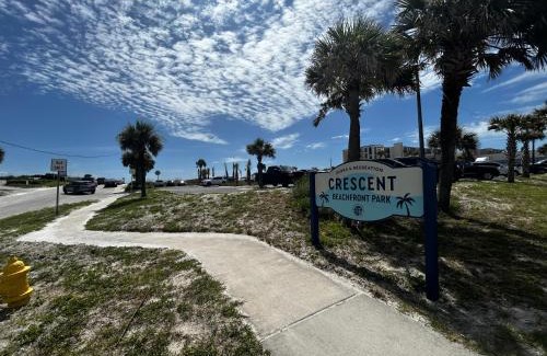 Crescent Beach Apartment | Pelican Inlet-Cozy Beach Condo!