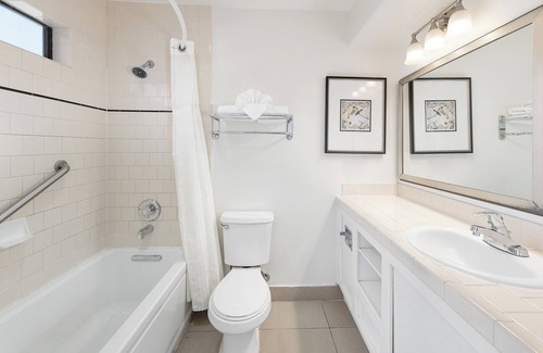 San Simeon Hotel | Pelican Inn & Suites