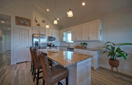 Cinnamon Shore House | Pelican's Porch by AvantStay | Private Pool, Views