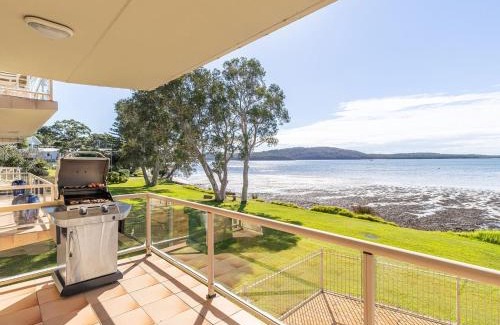 Soldiers Point Apartment | Pelican Sands 2 fantastic waterfront unit with pool and air conditioning