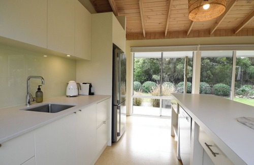 Waterhouse House | PELICAN SHED. Beautiful coastal beach house, a short walk to beach.