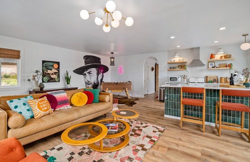 Paso Robles Cottage | Pelletiere Estate’s Eastwood Casita -Romantic, Bright, Happy-Fast WIFI-Views! ☮️💚