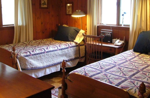 Round Pond House | Pemaquid-4B/2BA Oceanfront Home on 12 private acres on Long Cove. Sleeps 8