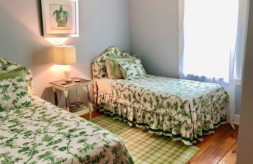 Pemaquid Cottage | Pemaquid Harbor renovated Victorian 3B/2B-Tennis Court-Pets-Golf & Beach nearby