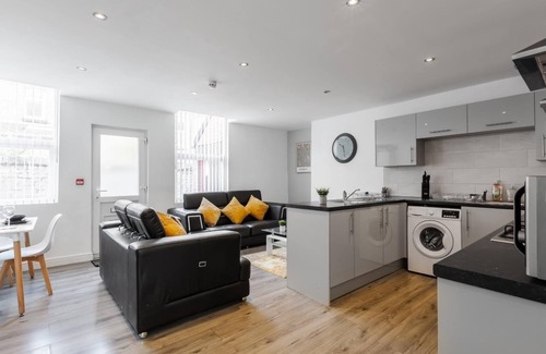 Liverpool House | Pemberton House By Smart Corporate Stays