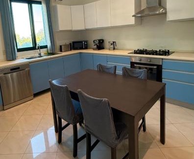 St. Andrew's Apartment | Pembroke Parkside Maisonette
