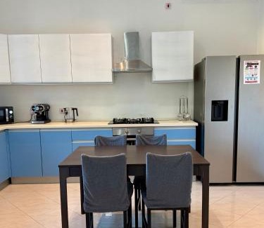 St. Andrew's Apartment | Pembroke Parkside Maisonette