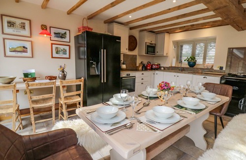 Brecon Cottage | PEN BONT HOME FARM, pet friendly, with open fire in Builth Wells