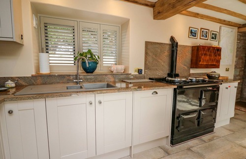 Brecon Cottage | PEN BONT HOME FARM, pet friendly, with open fire in Builth Wells