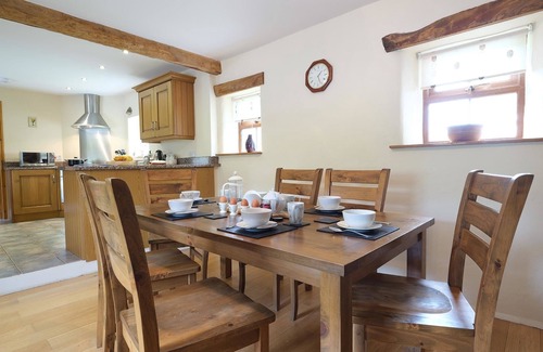 Dinas Cottage | PEN Y BONT, family friendly, character holiday cottage in Pontllyfni