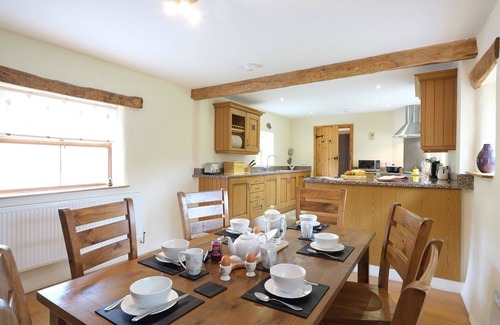 Dinas Cottage | PEN Y BONT, family friendly, character holiday cottage in Pontllyfni