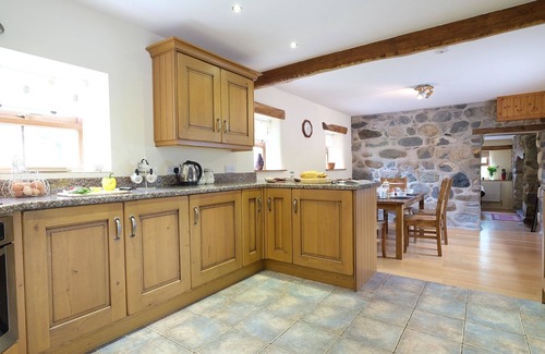 Dinas Cottage | PEN Y BONT, family friendly, character holiday cottage in Pontllyfni