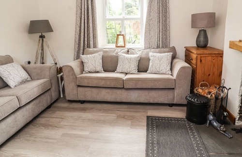 Llanfair Talhaiarn Cottage | PEN Y BONT, pet friendly, with open fire in Llanfair Talhaiarn