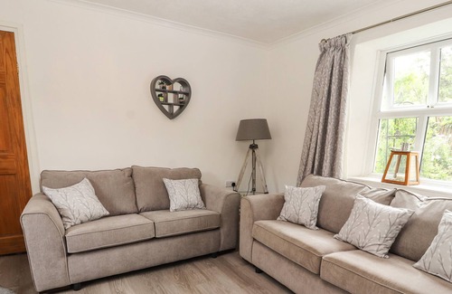 Llanfair Talhaiarn Cottage | PEN Y BONT, pet friendly, with open fire in Llanfair Talhaiarn