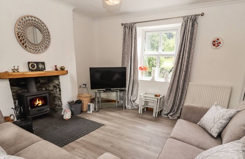 Llanfair Talhaiarn Cottage | PEN Y BONT, pet friendly, with open fire in Llanfair Talhaiarn