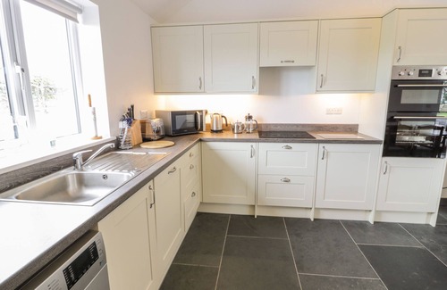 Garndolbenmaen Cottage | PEN Y BRAICH UCHAF, pet friendly, with open fire in Tremadog