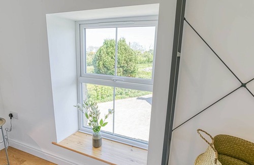 Llangefni Cottage | Pen y Fan Bellaf - a ground floor bedroom that sleeps 10 guests in 5 bedrooms