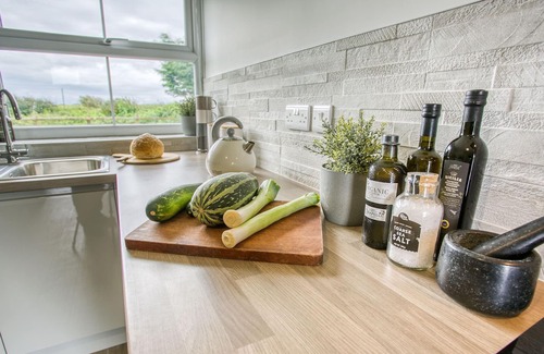 Llanfaelog Cottage | Pen Y Parc Rhosneigr - a coastal that sleeps 4 guests in 2 bedrooms