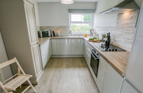 Llanfaelog Cottage | Pen Y Parc Rhosneigr - a coastal that sleeps 4 guests in 2 bedrooms