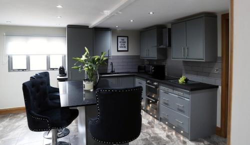 Llanfoist House | Pen-Y-Worlod Cottages