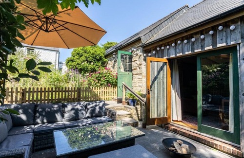 Cardigan House | Penbanc Bach