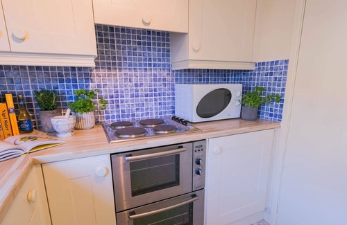 Llanbedrog Cottage | Pencoed - a coastal that sleeps 5 guests in 3 bedrooms