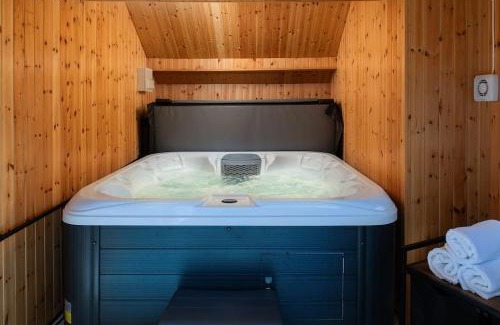 Amlwch House | Pencraig Cottage Indoor Hot Tub