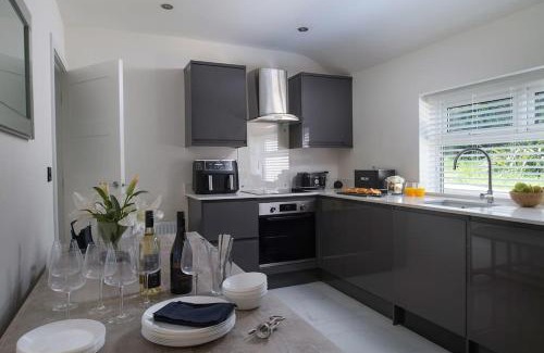Amlwch House | Pencraig Cottage Indoor Hot Tub