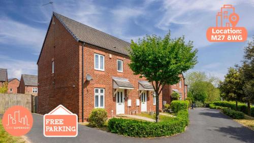 Kearsley House | Pendlebury House Free Parking By City SuperHost