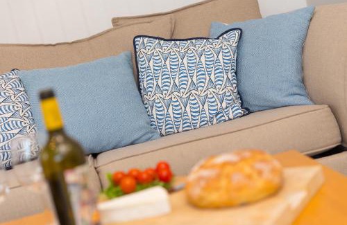 Mullion Apartment | Penelope