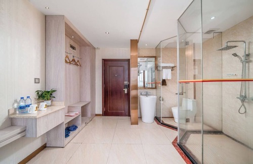 Yuexiu Hotel | Penguin Airport hotel&free shuttle bus