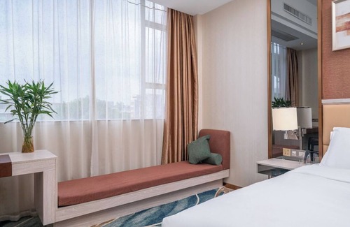 Yuexiu Hotel | Penguin Airport hotel&free shuttle bus