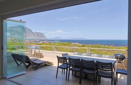 Betty's Bay Villa | Penguin View