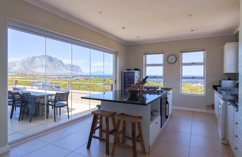 Betty's Bay Villa | Penguin View