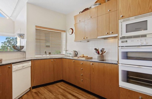 Culburra Beach Villa | Penguins Rest – situated in the award-winning Tilbury Cove