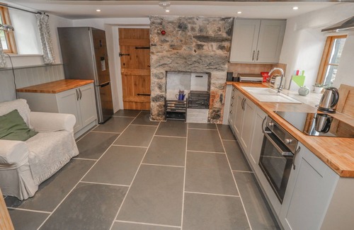 Tywyn House | PENIARTH GANOL, pet friendly, character holiday cottage in Tywyn