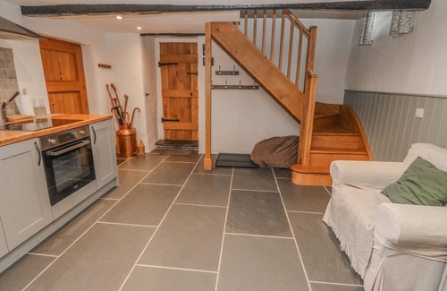 Tywyn House | PENIARTH GANOL, pet friendly, character holiday cottage in Tywyn