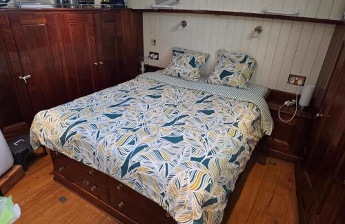 Aigues-Mortes Boat Rental | Peniche Saul Nomad